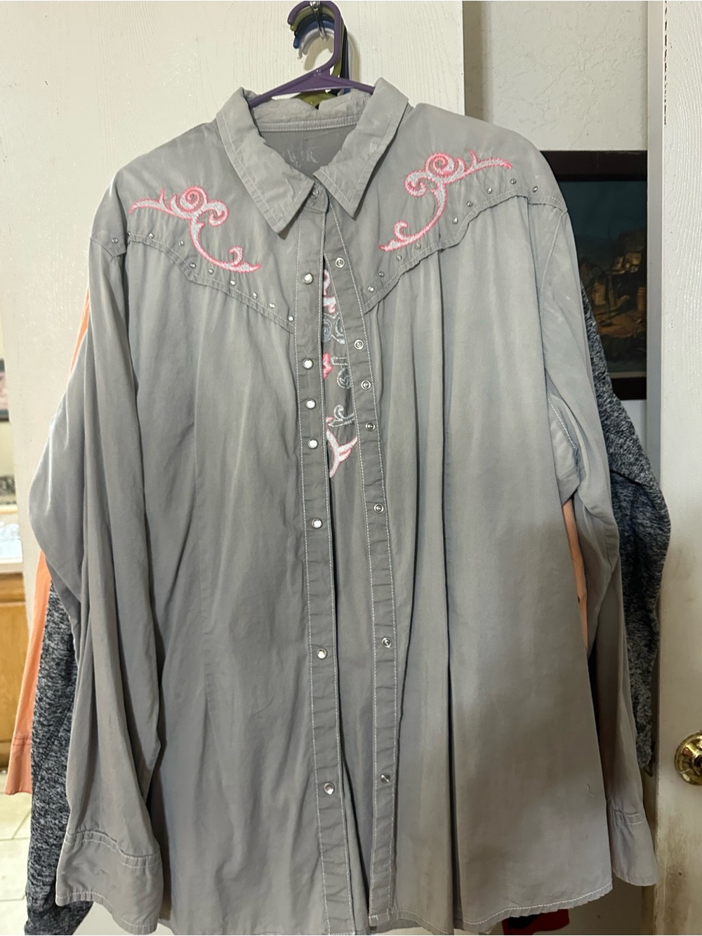 Women's Gray Western-Style Blouse with Pink Embroidery